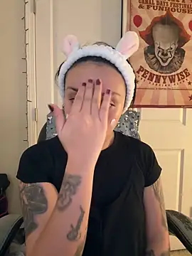 CharmingMaddie online show from March 4, 9:43 pm