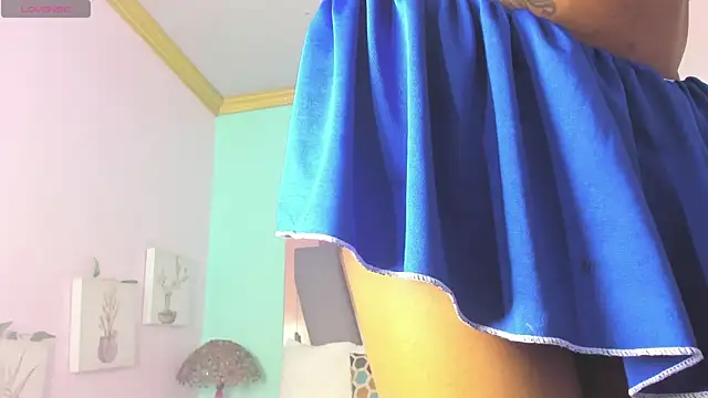 Snapshot of Violett_Salvatore chatting on May 11, 4:26 pm Violett Salvatore online show from May 11, 4:26 pm
