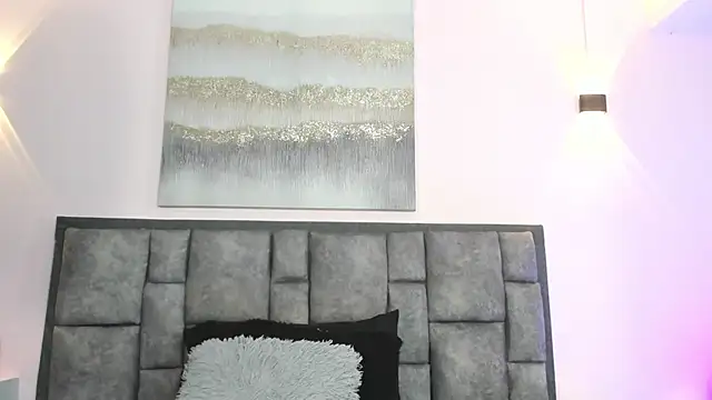 Snapshot of CrisstalStwart chatting on December 1, 7:19 pm CrisstalStwart online show from December 1, 7:19 pm