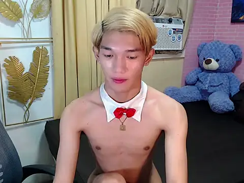 fuckerfriendsxx online show from April 28, 3:28 pm