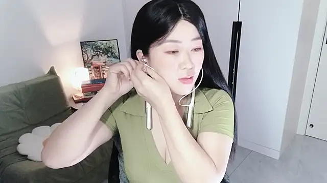 Emmaq996 online show from October 19, 2:12 am