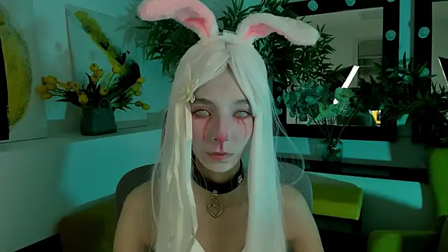 Snapshot of EmmanuellBrown chatting on October 31, 2:07 pm EmmanuellBrown online show from October 31, 2:07 pm