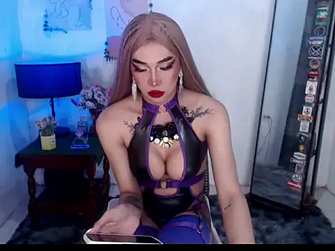 Snapshot of SexyhotasianKendra chatting on December 3, 10:02 am SexyhotasianKendra online show from December 3, 10:02 am