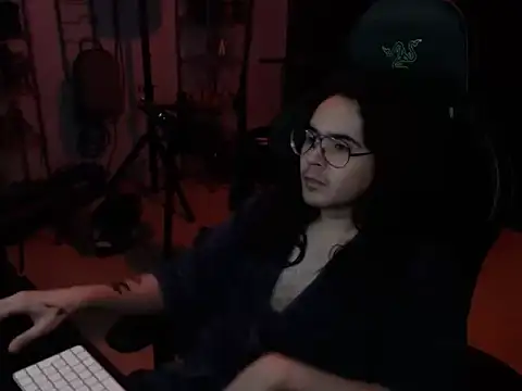 Snapshot of dorrey21 chatting on April 4, 1:59 am dorrey21 online show from April 4, 1:59 am