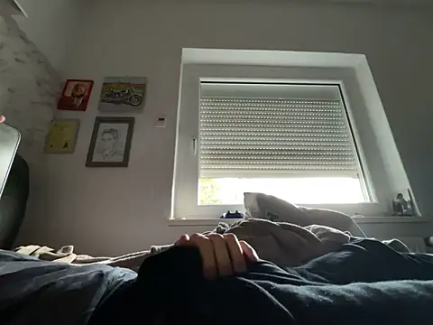 xmilolivex online show from February 15, 8:35 am