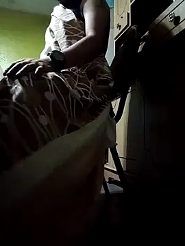 Snapshot of thekinglizard chatting on November 29, 4:37 am thekinglizard online show from November 29, 4:37 am