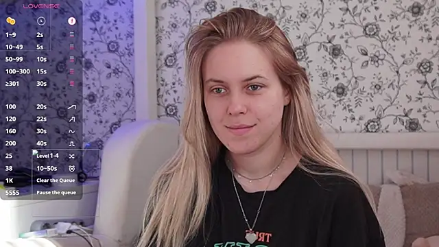 AngelAnty online show from May 1, 2:10 pm