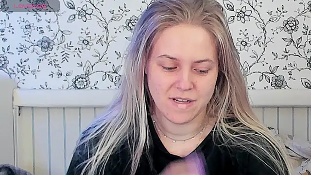 Snapshot of AngelAnty chatting on May 17, 5:09 pm AngelAnty online show from May 17, 5:09 pm