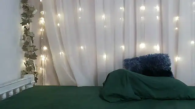 Snapshot of angelainparis28 chatting on October 11, 4:55 am angelainparis28 online show from October 11, 4:55 am