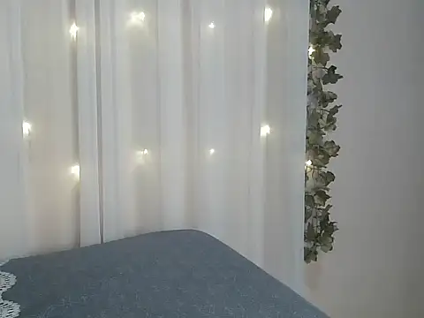 Snapshot of angelainparis28 chatting on November 15, 5:05 am angelainparis28 online show from November 15, 5:05 am