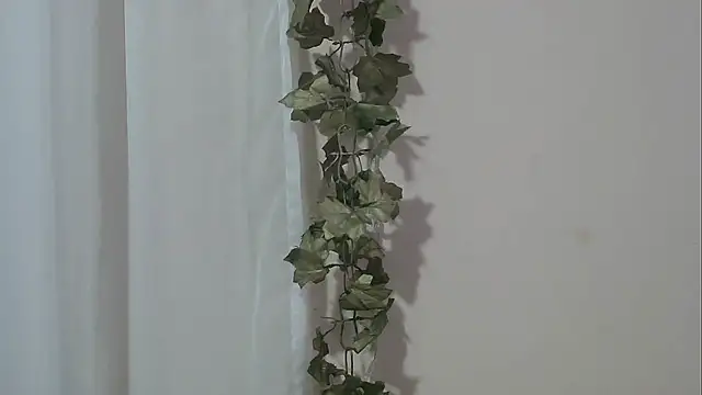 Snapshot of angelainparis28 chatting on November 30, 5:00 am angelainparis28 online show from November 30, 5:00 am