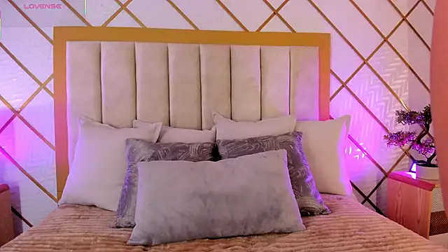 GretaVelvet online show from November 27, 7:38 pm