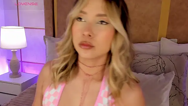 Snapshot of GretaVelvet chatting on August 4, 7:27 pm GretaVelvet online show from August 4, 7:27 pm