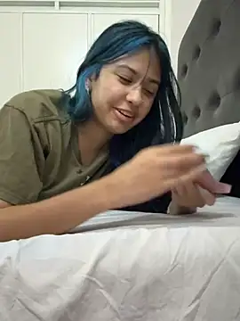 lynn9000 online show from March 15, 4:18 am