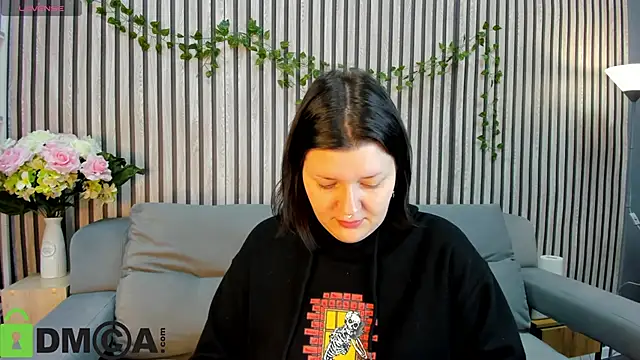 Michele Greenn online show from November 3, 1:08 am