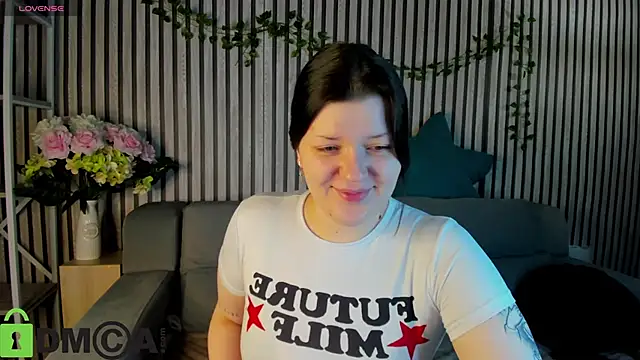 Michele Greenn online show from December 3, 1:02 am