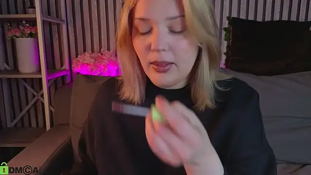 Michele Greenn online show from April 30, 1:12 am