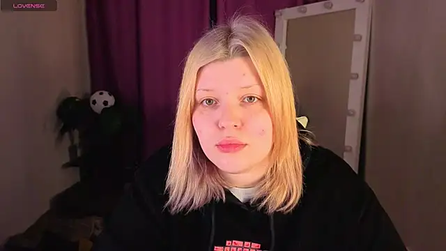 Snapshot of Michele_Greenn chatting on June 22, 1:07 am Michele Greenn online show from June 22, 1:07 am