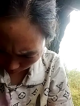 Snapshot of cicnci chatting on October 25, 2:30 am cicnci online show from October 25, 2:30 am