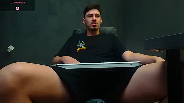 Snapshot of EnzoRace chatting on September 13, 4:23 am EnzoRace online show from September 13, 4:23 am