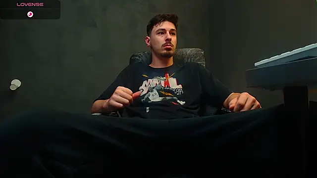 Snapshot of EnzoRace chatting on September 14, 4:44 am EnzoRace online show from September 14, 4:44 am