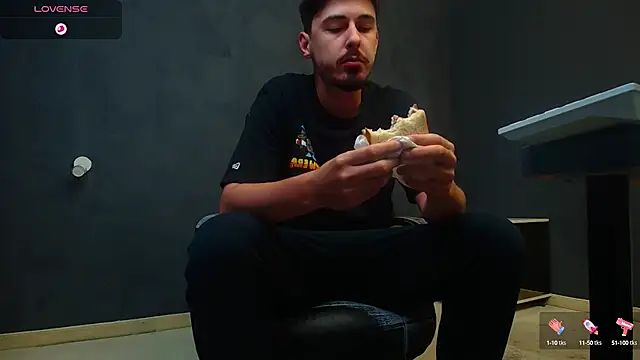 Snapshot of EnzoRace chatting on September 25, 5:11 am EnzoRace online show from September 25, 5:11 am