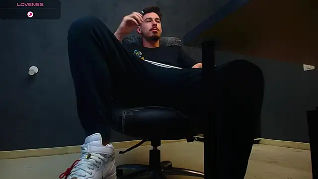 Snapshot of EnzoRace chatting on October 12, 4:55 am EnzoRace online show from October 12, 4:55 am