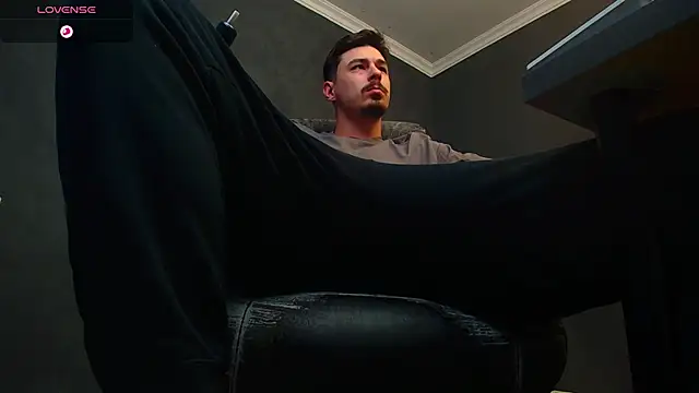 Snapshot of EnzoRace chatting on October 25, 4:53 am EnzoRace online show from October 25, 4:53 am