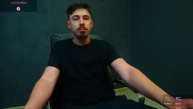 Snapshot of EnzoRace chatting on November 19, 5:40 am EnzoRace online show from November 19, 5:40 am