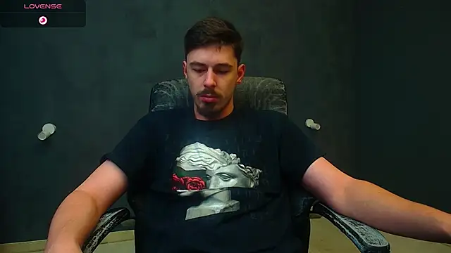 Snapshot of EnzoRace chatting on November 20, 5:51 am EnzoRace online show from November 20, 5:51 am