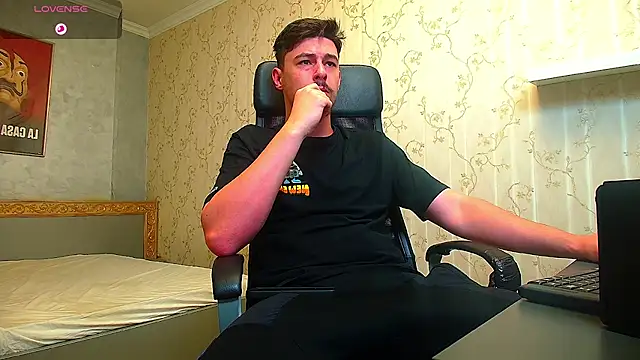 Snapshot of EnzoRace chatting on November 21, 5:50 am EnzoRace online show from November 21, 5:50 am