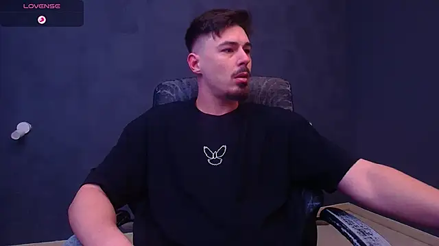 Snapshot of EnzoRace chatting on November 24, 5:29 am EnzoRace online show from November 24, 5:29 am