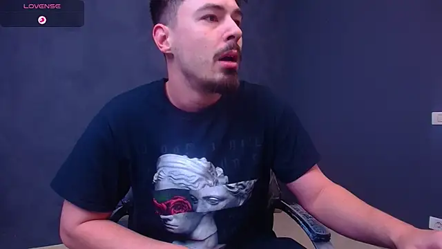 Snapshot of EnzoRace chatting on December 5, 6:00 am EnzoRace online show from December 5, 6:00 am