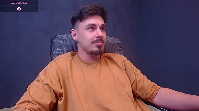 Snapshot of EnzoRace chatting on December 14, 8:46 pm EnzoRace online show from December 14, 8:46 pm