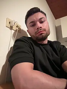 Snapshot of irimiea1729 chatting on December 13, 11:21 pm irimiea1729 online show from December 13, 11:21 pm