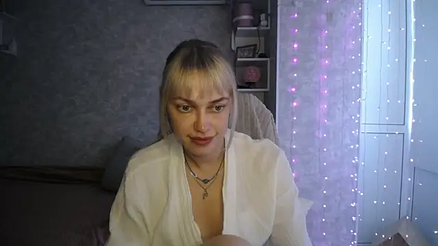 Snapshot of NickyAdamidi chatting on September 11, 12:05 pm NickyAdamidi online show from September 11, 12:05 pm