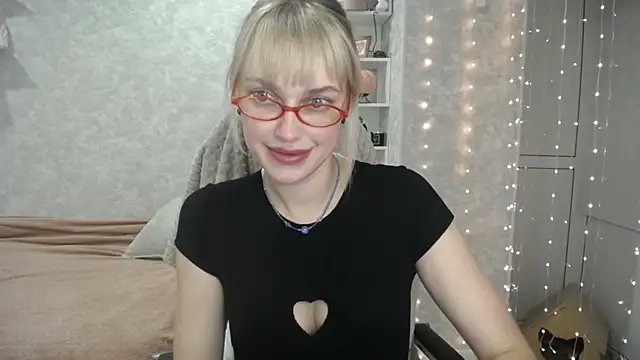 Snapshot of NickyAdamidi chatting on September 15, 4:07 pm NickyAdamidi online show from September 15, 4:07 pm