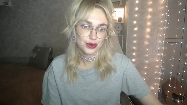 Snapshot of NickyAdamidi chatting on October 5, 3:32 pm NickyAdamidi online show from October 5, 3:32 pm