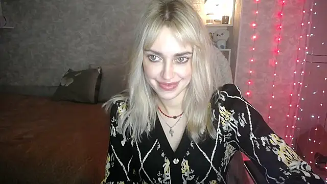 Snapshot of NickyAdamidi chatting on October 6, 4:26 pm NickyAdamidi online show from October 6, 4:26 pm