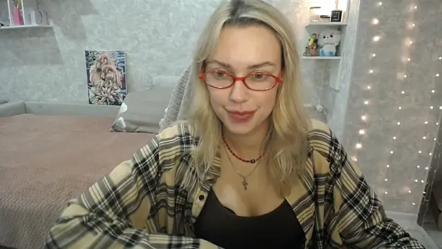 Snapshot of NickyAdamidi chatting on October 13, 5:24 pm NickyAdamidi online show from October 13, 5:24 pm