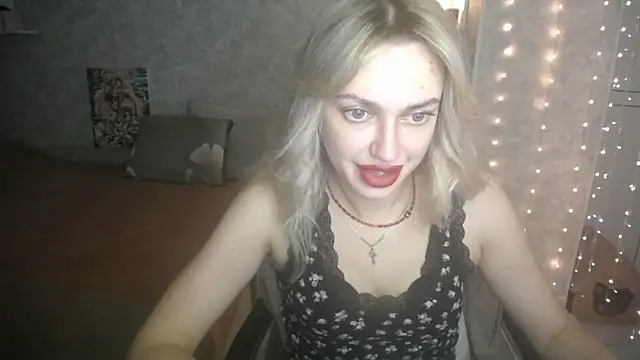 Snapshot of NickyAdamidi chatting on November 13, 4:17 pm NickyAdamidi online show from November 13, 4:17 pm