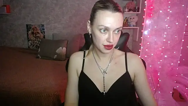 Snapshot of NickyAdamidi chatting on December 3, 4:49 pm NickyAdamidi online show from December 3, 4:49 pm