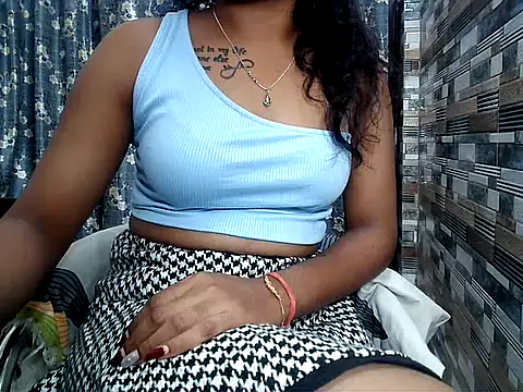 HOT AARVI11 online show from November 9, 3:32 pm