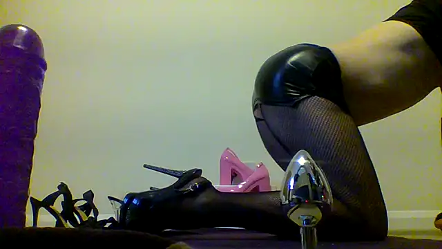 Snapshot of unforgettable_dirty_slut chatting on November 11, 12:05 pm unforgettable dirty slut online show from November 11, 12:05 pm