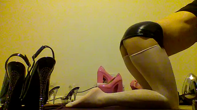 Snapshot of unforgettable_dirty_slut chatting on November 17, 9:20 pm unforgettable dirty slut online show from November 17, 9:20 pm