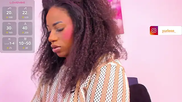 Snapshot of Brandy_brown_ chatting on June 6, 11:53 pm Brandy brown online show from June 6, 11:53 pm