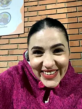 Snapshot of IvettSt_ chatting on December 18, 6:30 am IvettSt online show from December 18, 6:30 am