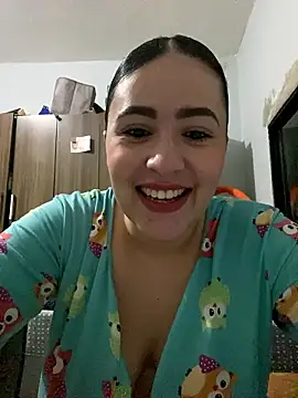 Snapshot of IvettSt_ chatting on January 6, 4:27 am IvettSt online show from January 6, 4:27 am