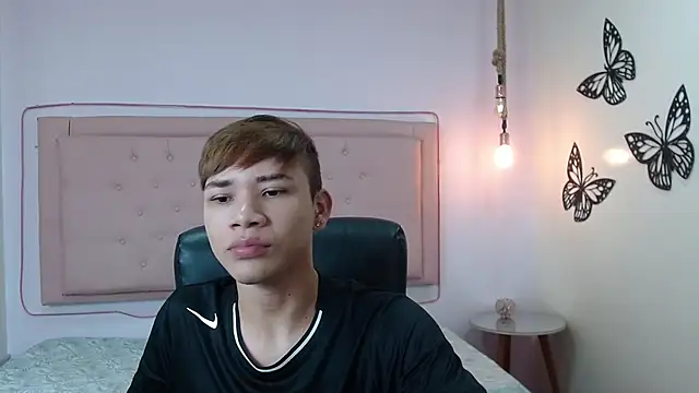 Snapshot of nathanclay chatting on October 31, 12:28 pm nathanclay online show from October 31, 12:28 pm