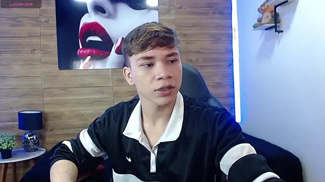 nathanclay online show from May 5, 3:14 am